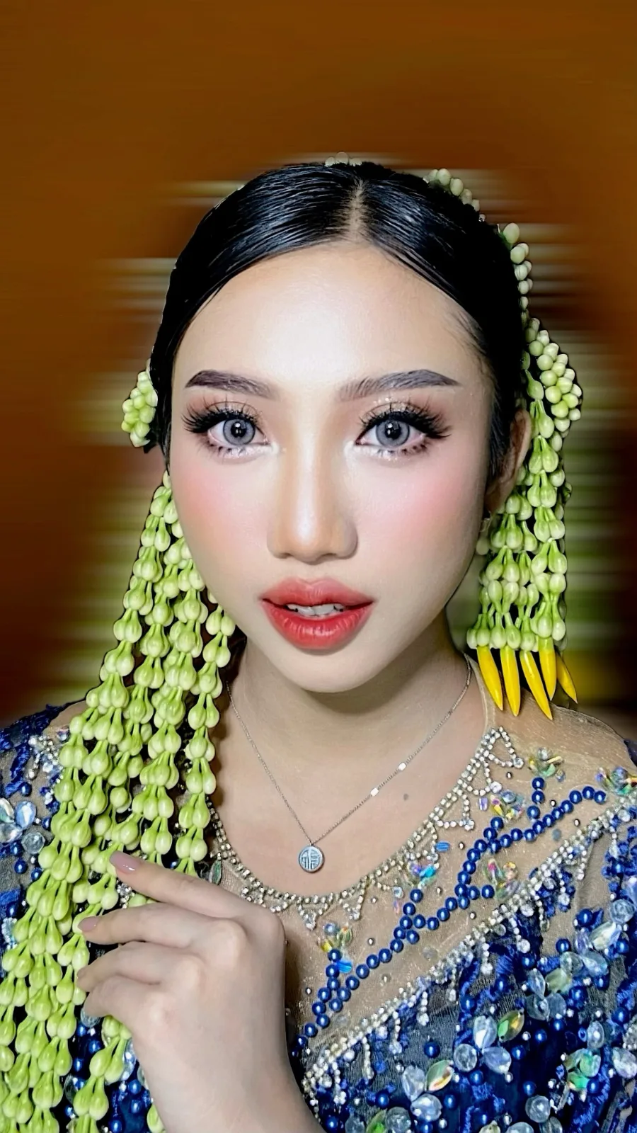 Soft glam look