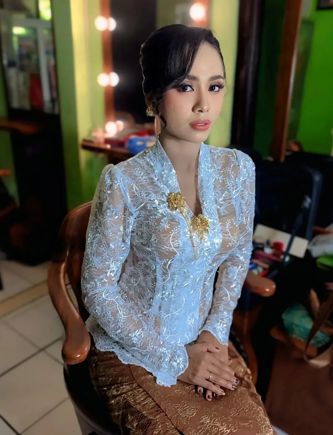 Makeup hairdo