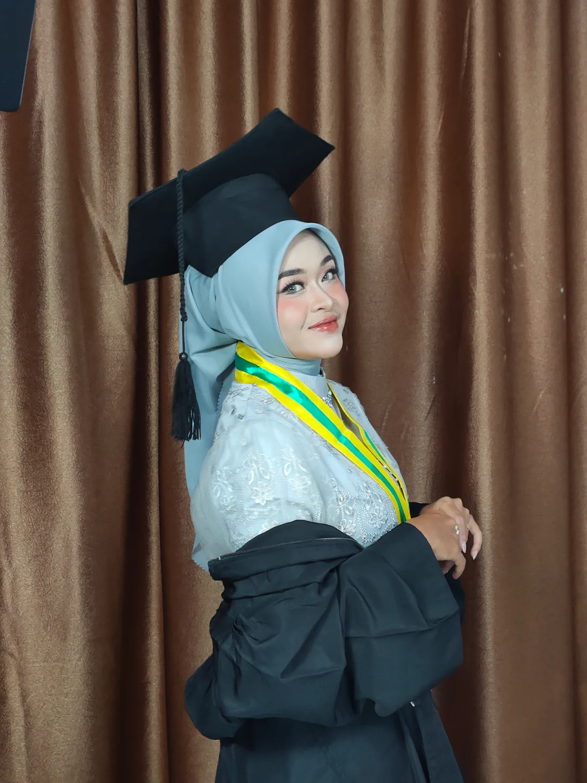 Makeup Wisuda